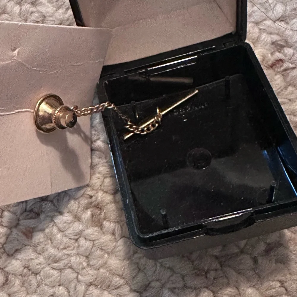 Elegant Gold stone Tie tack